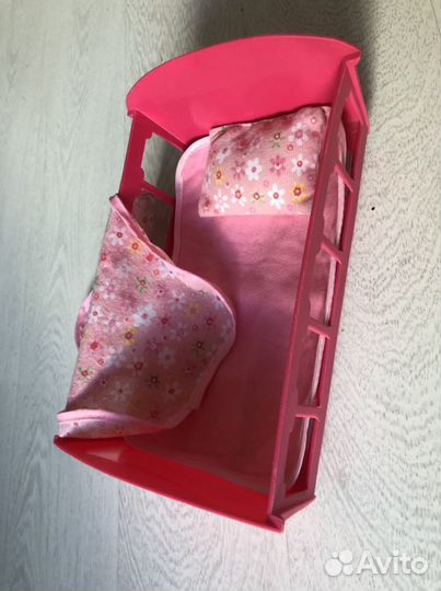 Куклы с кроваткой и шкафчиком