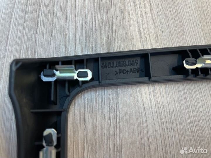 Рамка магнитолы Volkswagen Polo