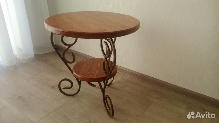 Кованный деревянный журнальный столик