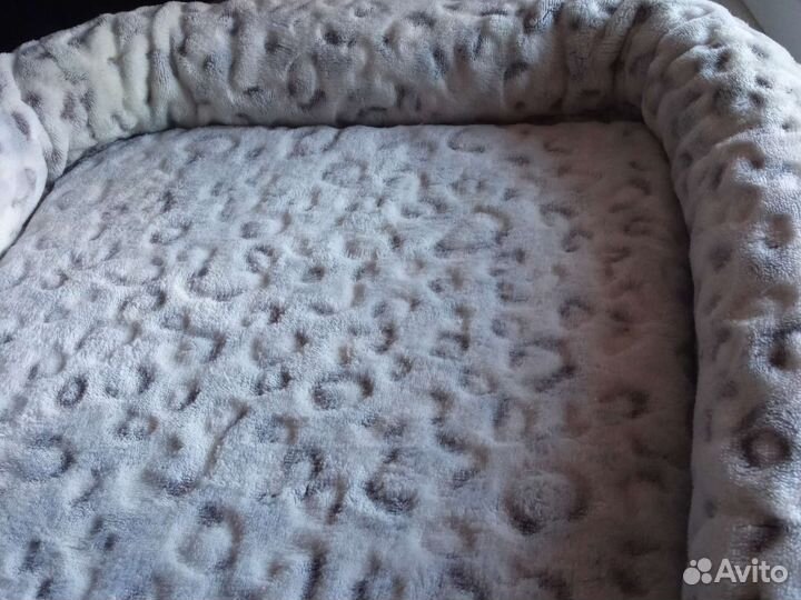 Лежанка, с матрасиком, кормушки