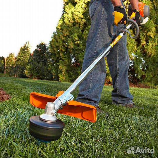 Покос травы триммером