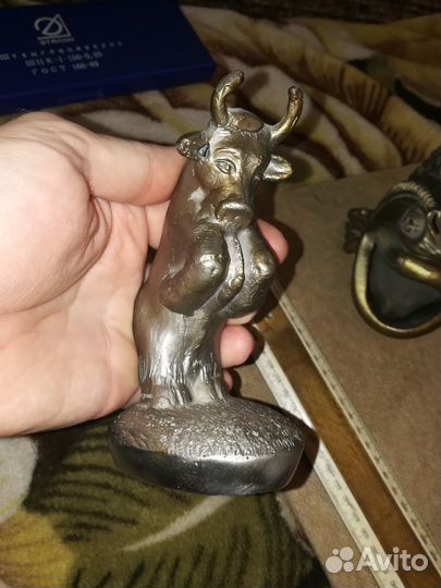 Статуэтки металлические