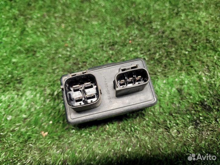 Реле стеклоочистетеля на Forester 4