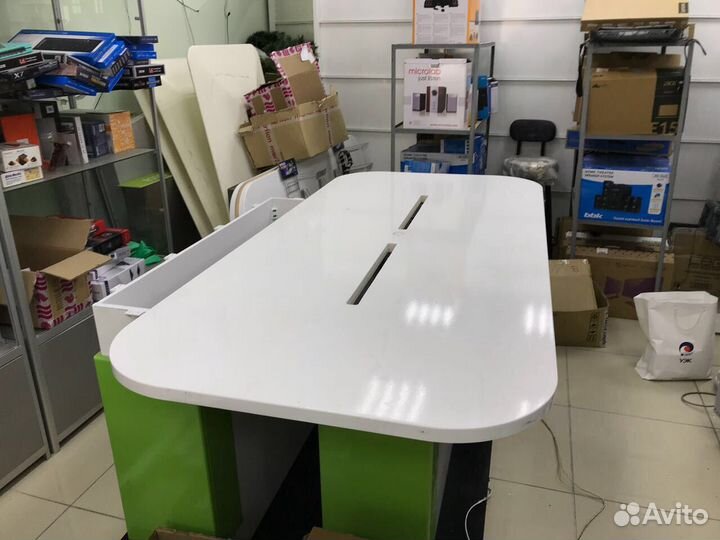 Стол ламинированный