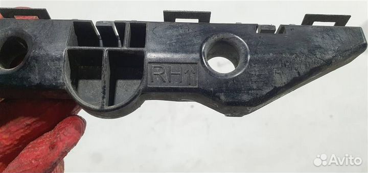 Направляющая заднего бампера правая Infiniti Q50