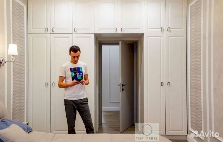 Дверный шкаф