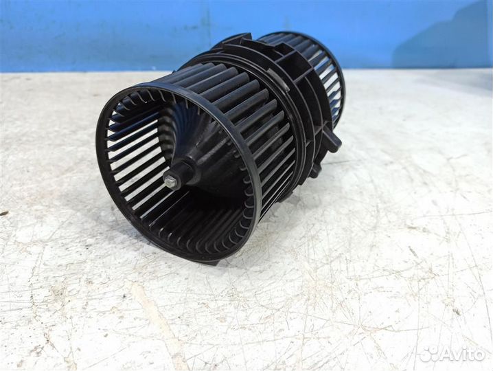 Моторчик печки Renault Fluence 2010