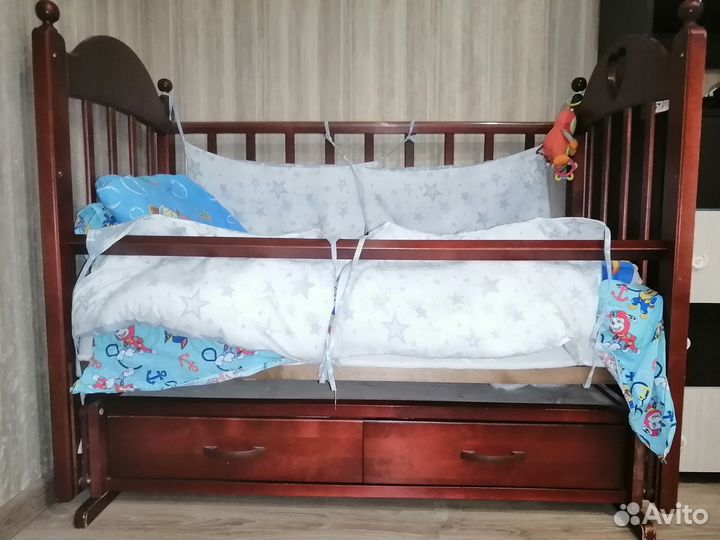 Детская кроватка с маятником бу