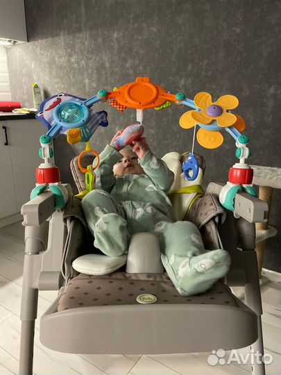 Дуга с игрушками