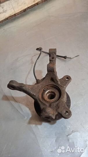 Кулак передний левый Smart Forfour 2005