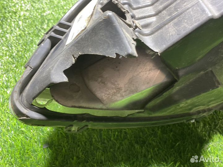 Фара правая Renault Sandero 1