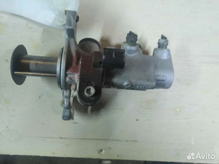 Главный тормозной цилиндр Volkswagen Tiguan