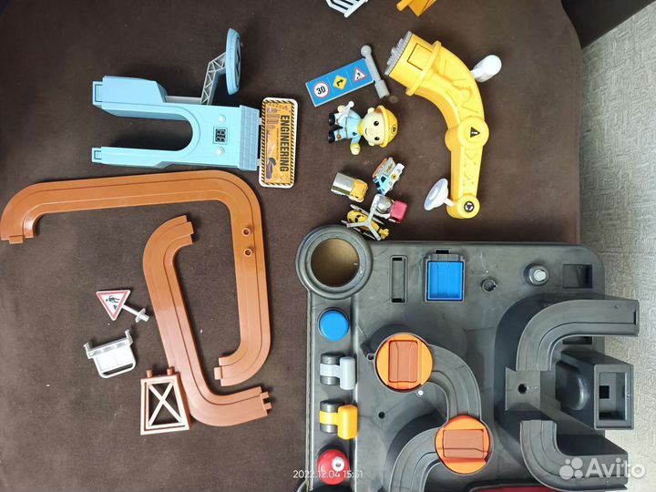 Трек для машинок с препятствиями