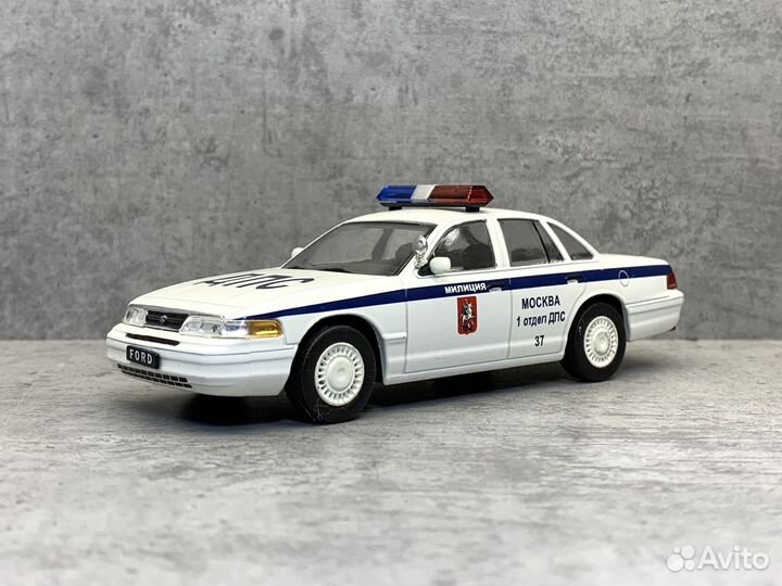 Коллекционная модель Ford Crown 1:43