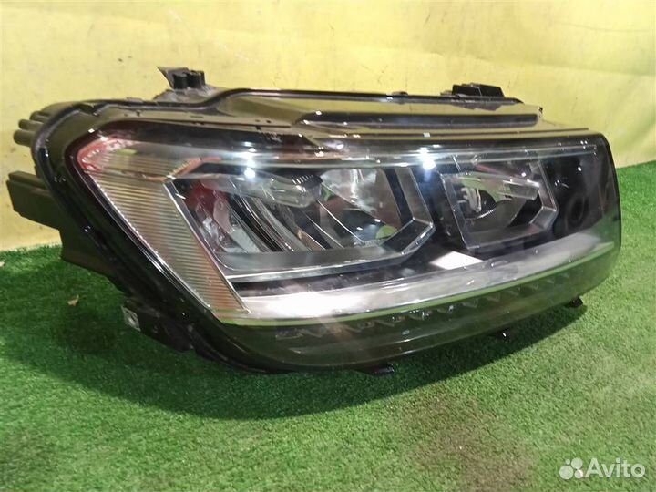 Фара правая Volkswagen Tiguan Mk2 2016