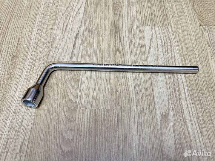 Ключ балонный Mercedes A2215810001