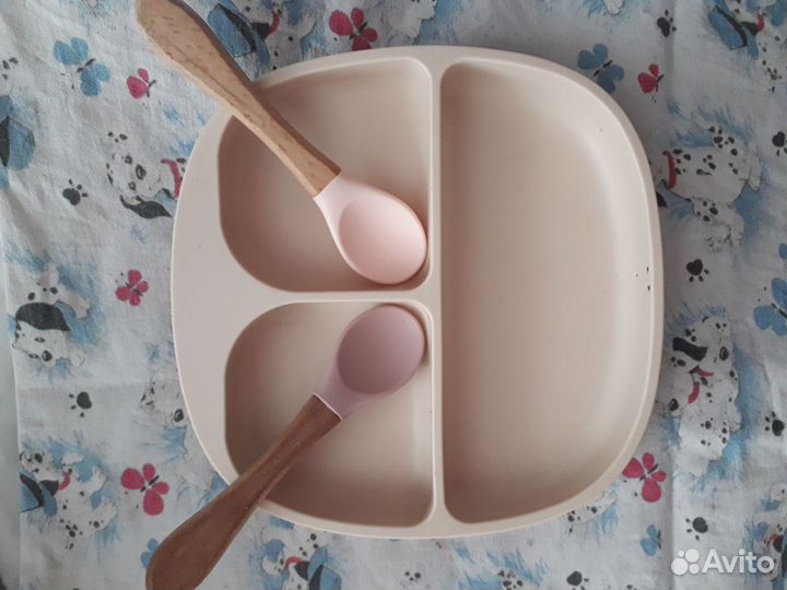 Тарелка на присоске с ложками