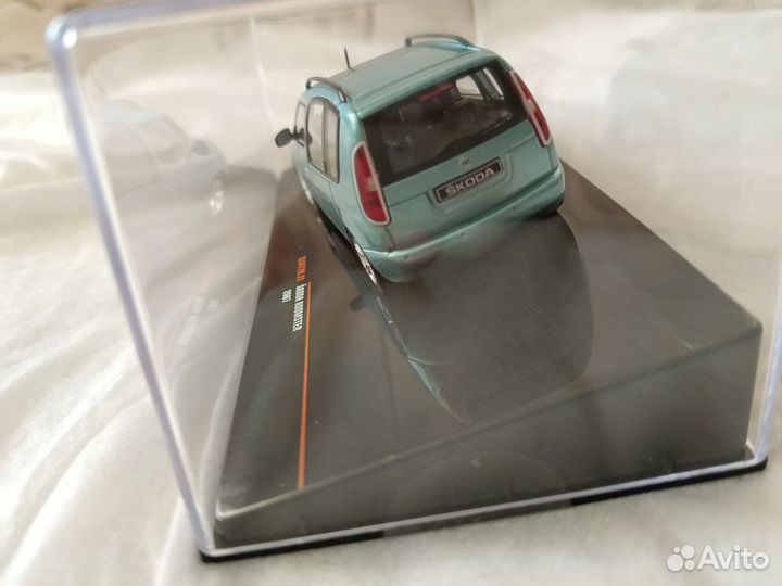 Skoda Roomster 2007 модель 1/43 от IXO