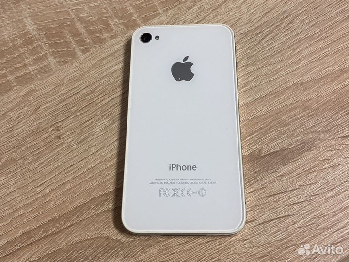Телефон iPhone 4