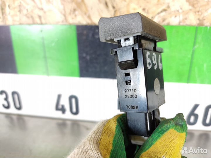 Кнопка обогрева стекла Hyundai Accent 2000-2012