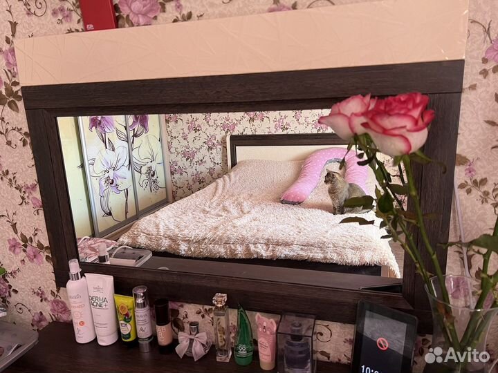 Комод с зеркалом