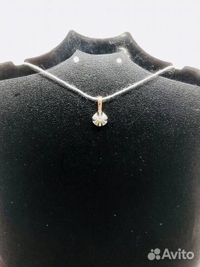 Золотая подвеска с бриллиантом