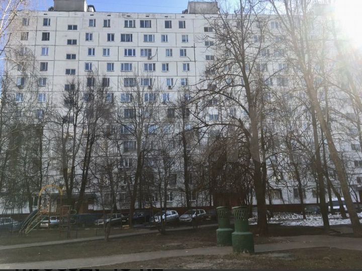 Доля в 3-к. квартире, 11,8 м², 1/12 эт.