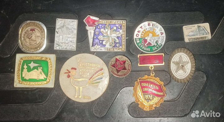 Продам значки