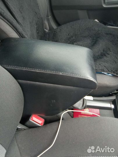 Подлокотник на opel astra H