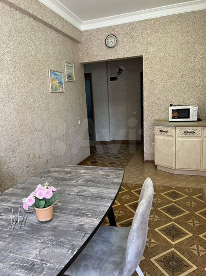 2-к. квартира, 70 м², 2/10 эт.