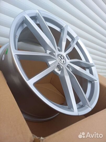 R18/5/112 Pretoria Silver, VW Golf, Skoda Octavia