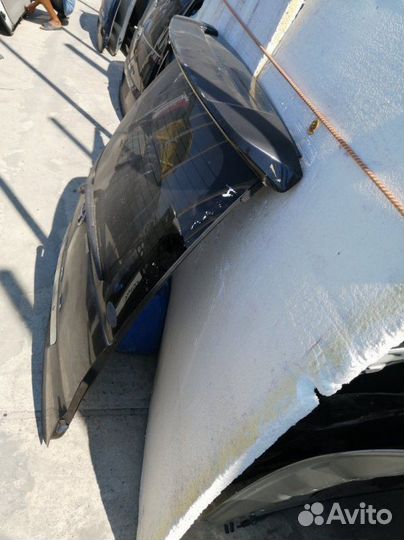 Дверь багажника Toyota Noah AZR60