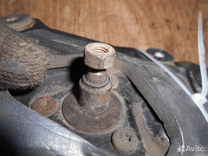 Моторчик стеклоочистителя передний Mitsubishi Car