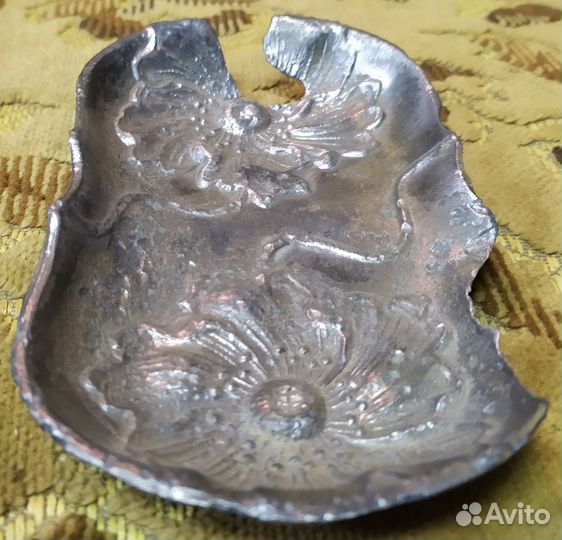Мыльница оловянная с маками. Старинная