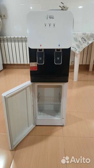 Кулер для воды напольный