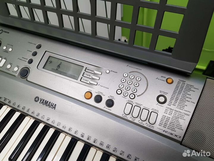 Синтезатор Yamaha PSR-R300