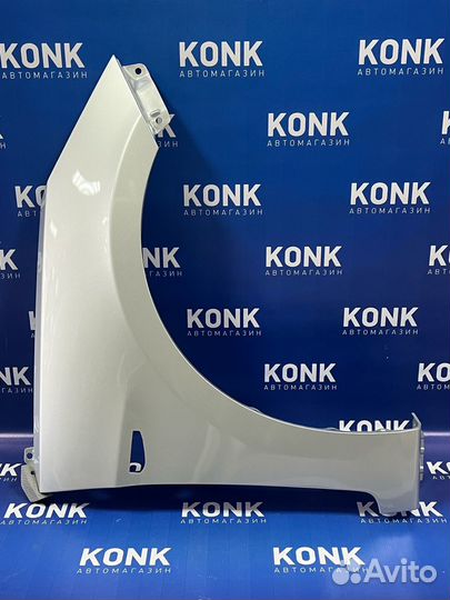 Серебристое крыло на Хюндай Солярис 2010-2017