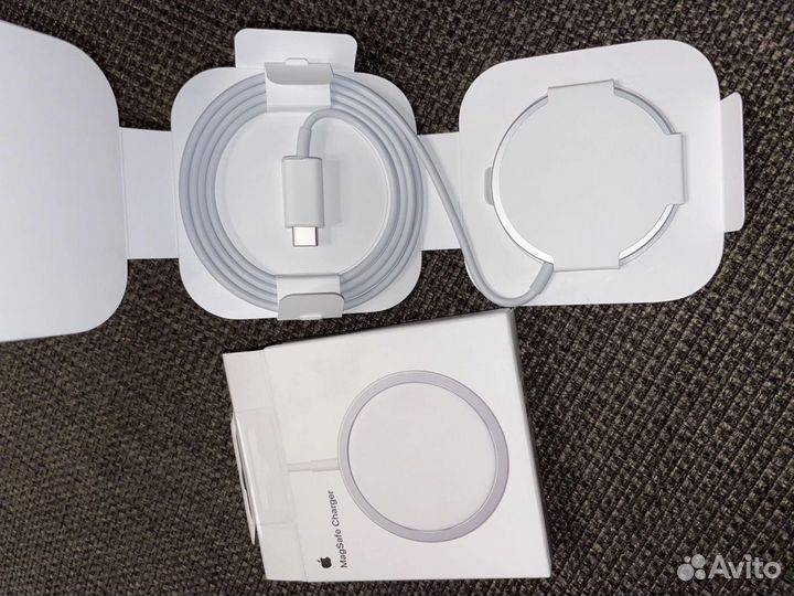 Беспроводное зарядное устройство Apple MagSafe