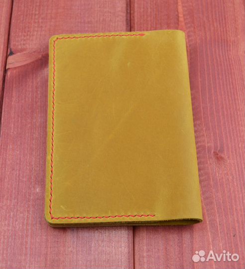 Кожаная обложка на паспорт цвет желтый