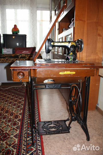 Винтажная швейная машинка ножная Butterfly