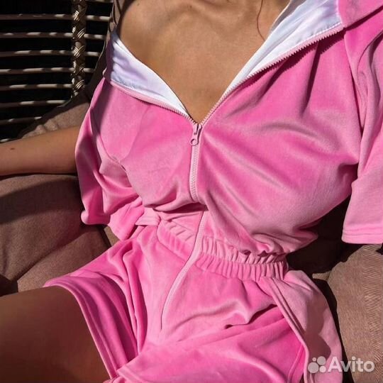 Нежный велюровый костюм