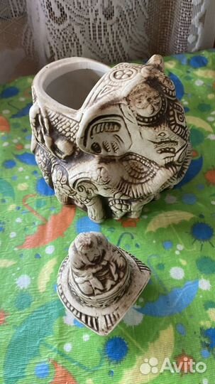 Керамика, статуэтка-ёмкость слон и будда (крышечка