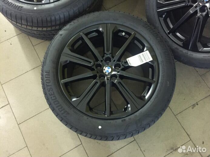 Летние колеса BMW X5 / X6 G05 G06 R20 стиль 748M