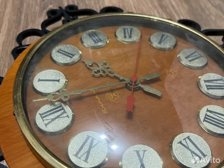 Часы настенные Янтарь кварц СССР