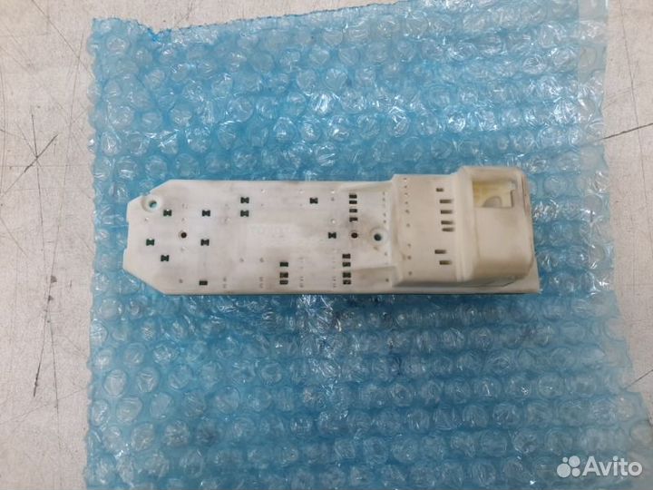 Блок управления стеклоподъемниками Toyota Camry 70