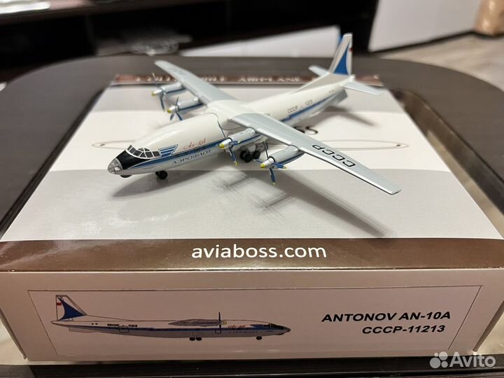 Модель самолета 1 200