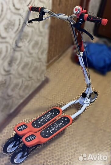 Самокат трехколесный