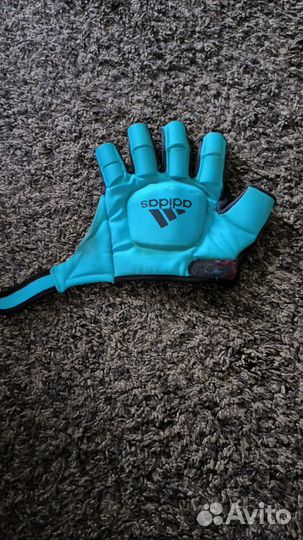 Перчатка для хоккея на траве