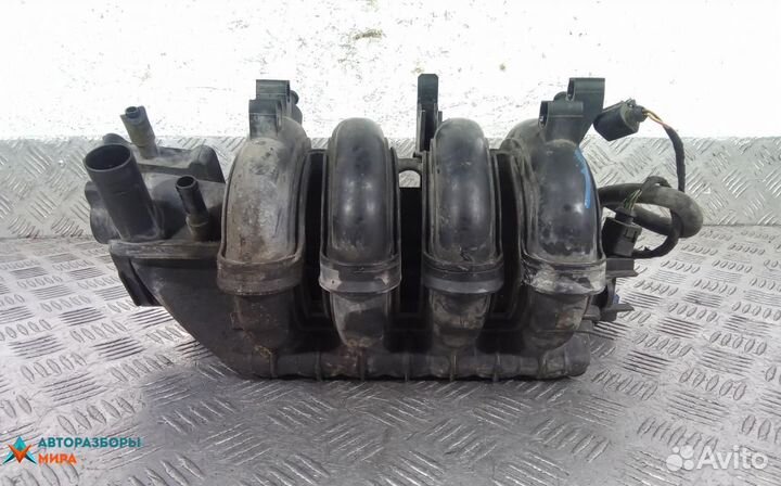 Коллектор впускной Volkswagen Golf 5 2006