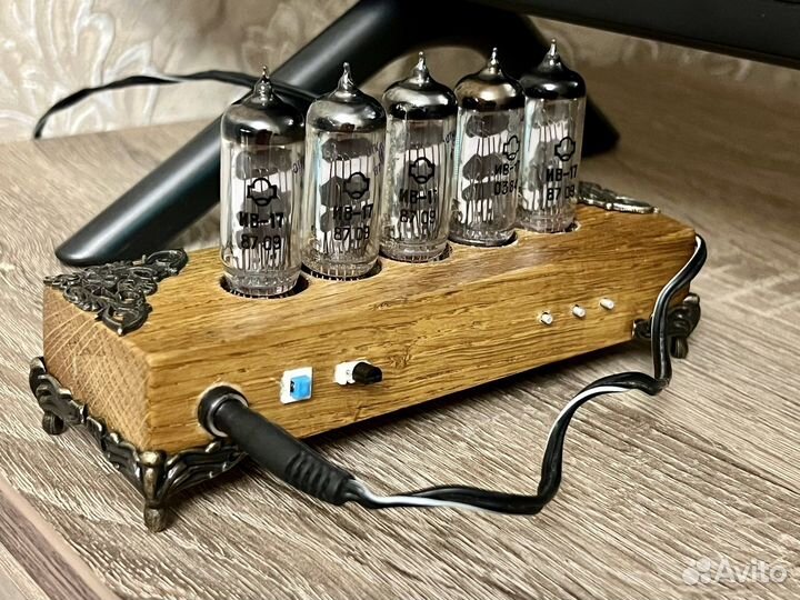 Ламповые часы на лампах ив-17